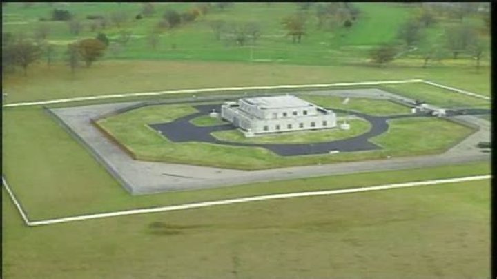 10 Most Heavily Guarded Places in the World 10 7. Fort Knox