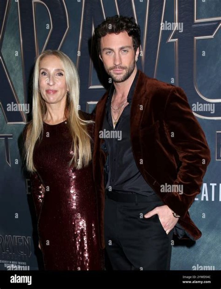 Aaron and Sam Taylor-Johnson&rsquo;s 10th Wedding Anniversary! Renews their Vows