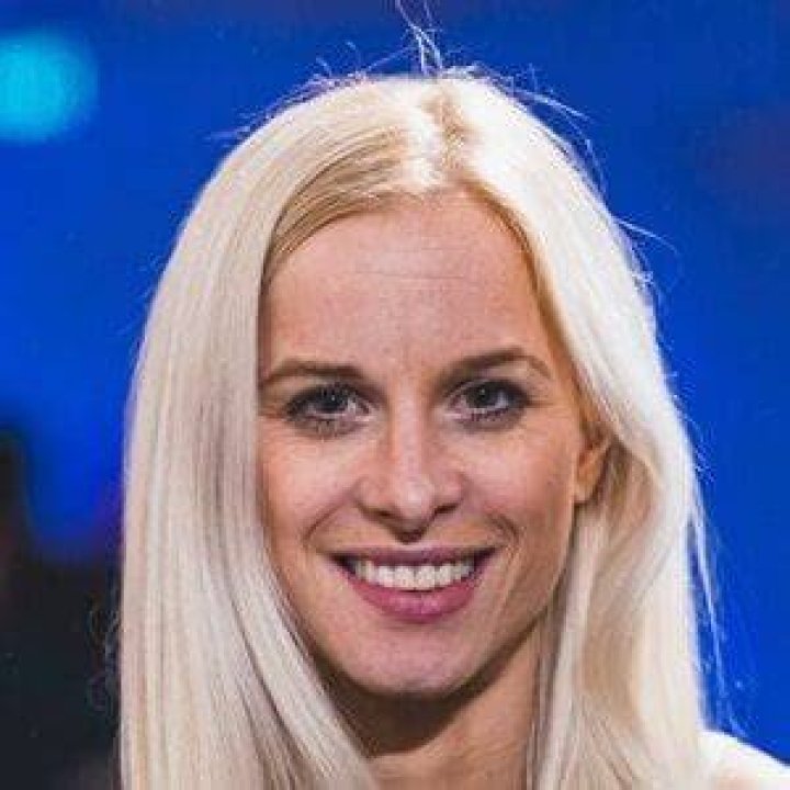 Anna Davey - Age, Family, Bio