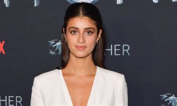 Anya Chalotra Net Worth- anya-josh2