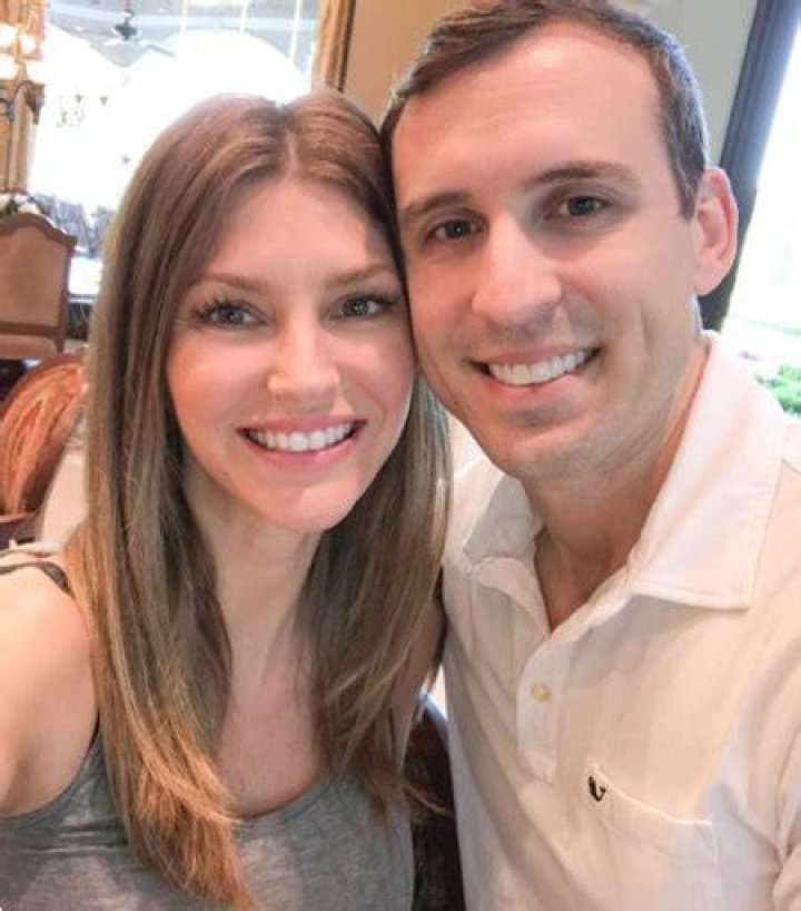 Bachelor’s AshLee Frazier marries Long Time Boyfriend Aaron Williams!! A Happy Ending for the College Sweethearts to Happily Ever After! Love Wins Again!!! AshLee Frazier with her husband Aaron Williams