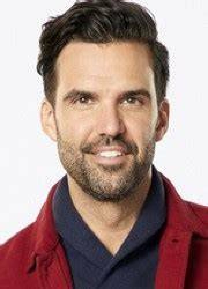 Benjamin Ayres Bio (Wiki) 