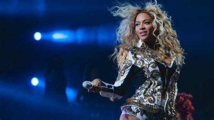 how did beyonce and jay z celebrate their 13th wedding anniversary? Beyonce's 13th Anniversary Outfit