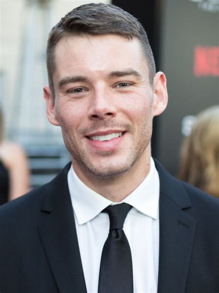 Brian J Smith - Age, Family, Bio