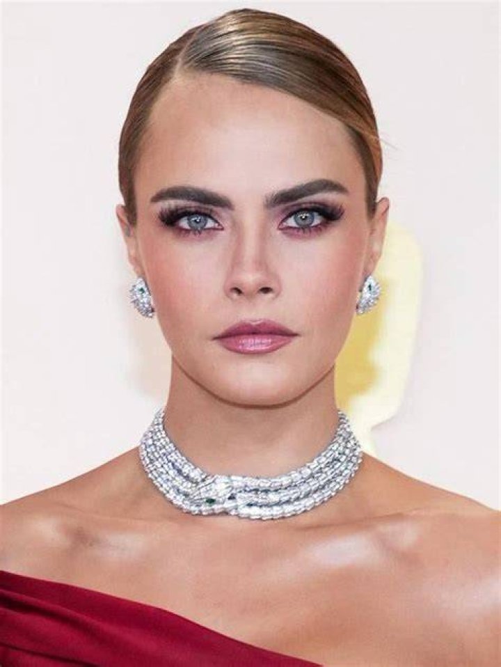 Cara Delevingne photo