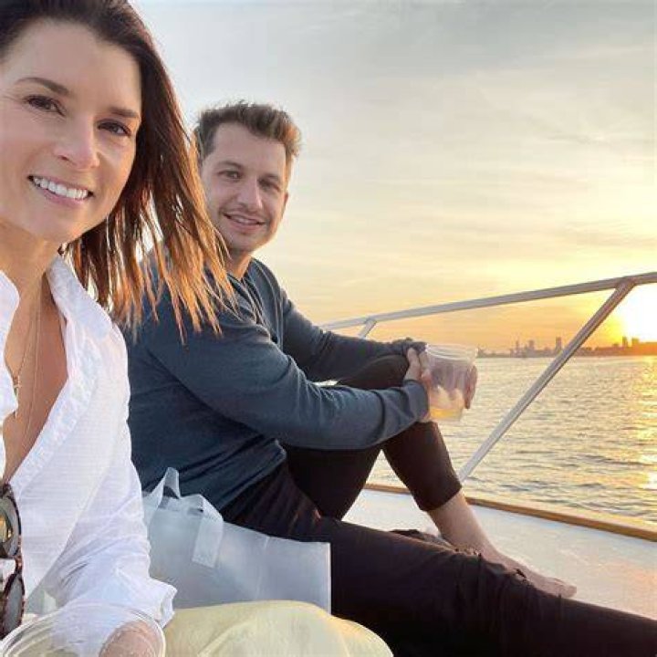 Carter Comstock on a beach date with girlfriend Danica Patrick! Who is Carter? Carter Comstock and Danica Patrick enjoying a beach date