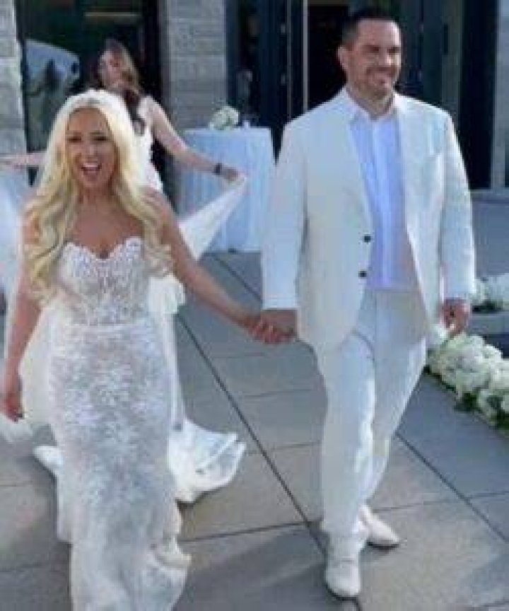 What is Chipgirlhere’s real name? chipgirlhere with her husband chipguyhere