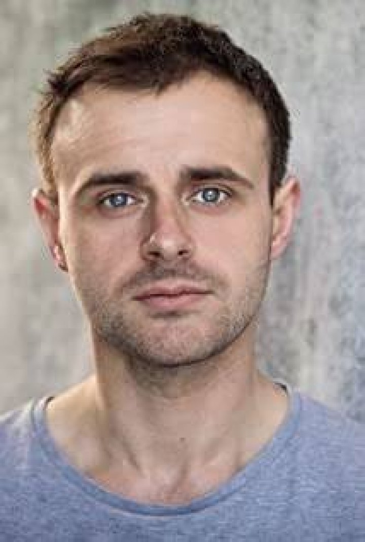 Chris Leask Bio (Wiki) 