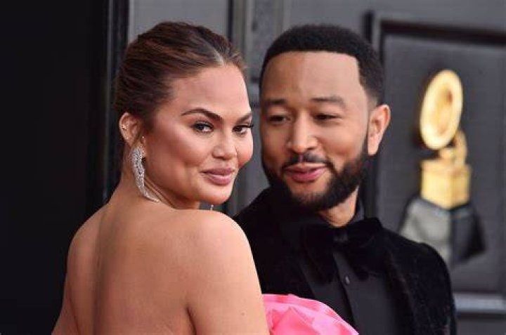 Chrissy Teigen and John Legend (Range Rover Vogue)