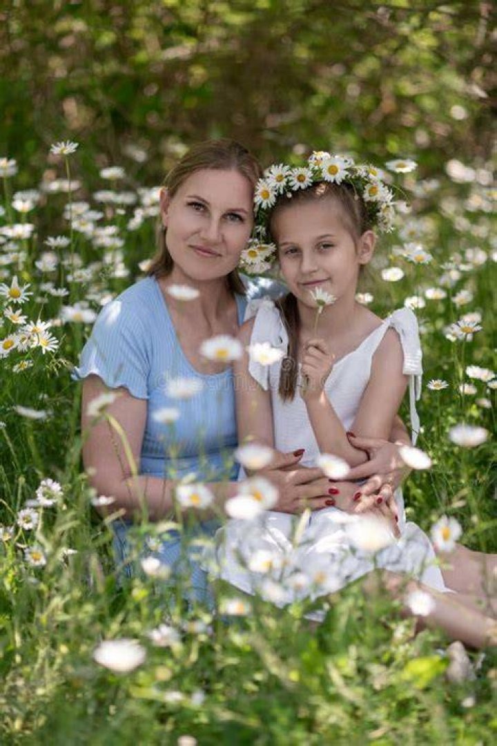 Daisy along with her mother and grandmother. Know more about Daisy net worth, height, instagram, movies, income, wedding, nuptial, husband, children and many more