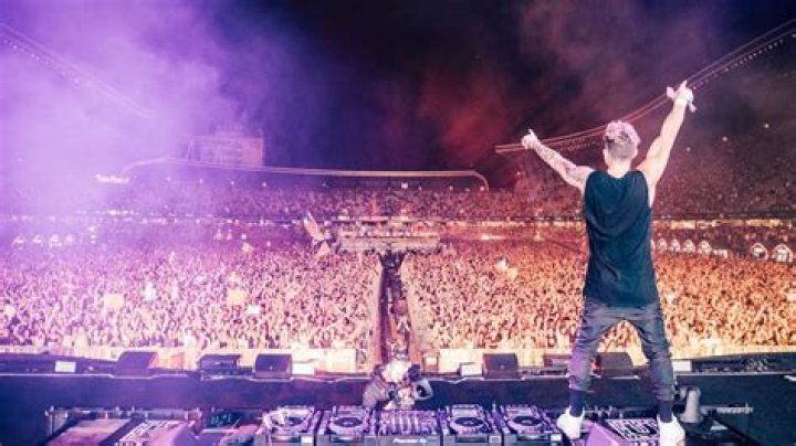 Danny Avila Performing At Villa Resort 