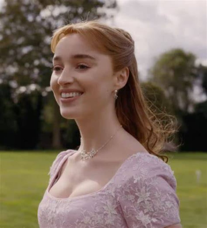 How old are the Bridgerton characters? 3 Daphne Bridgerton