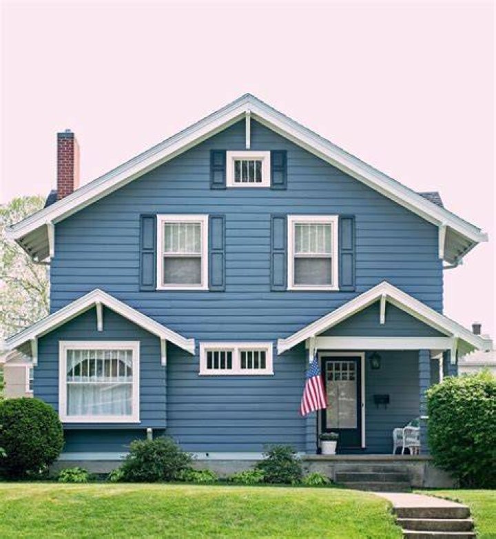Do blue houses sell well?