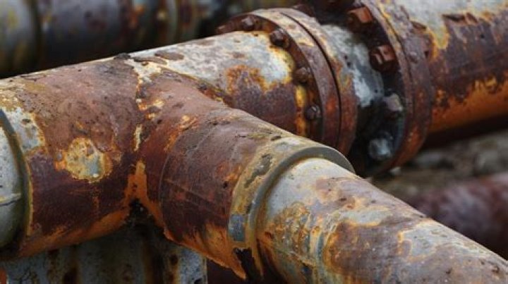 Does black gas pipe rust?