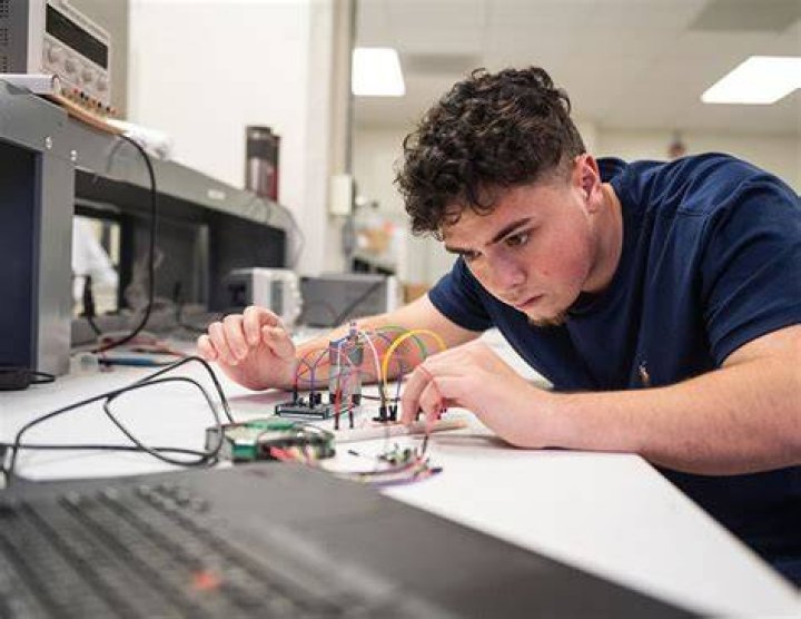 Does Pepperdine have an engineering program?