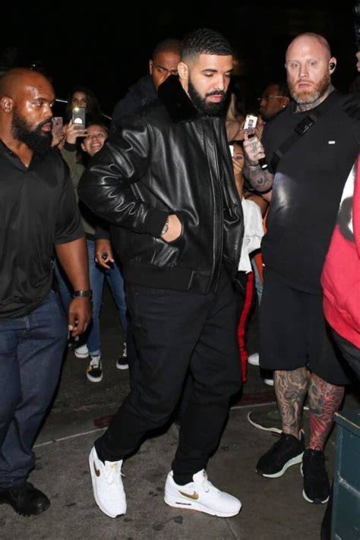 Drake celebrates another sold out Aubrey & the Three Migos show at Poppy