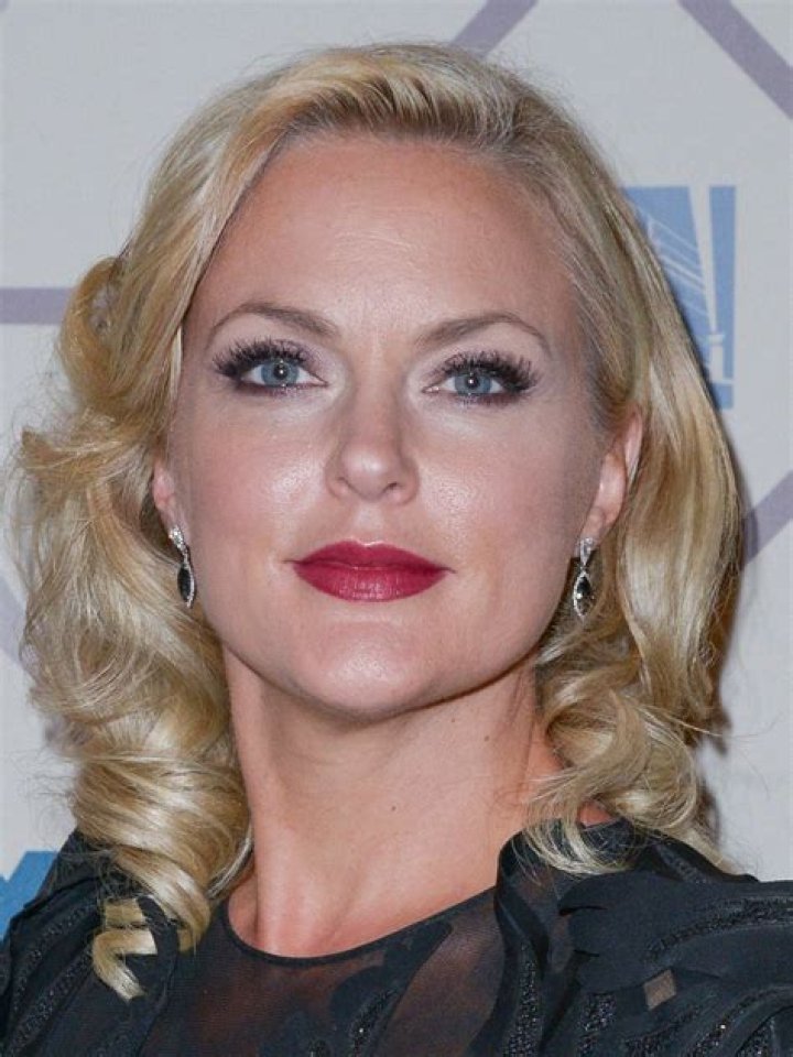 Elaine Hendrix photo