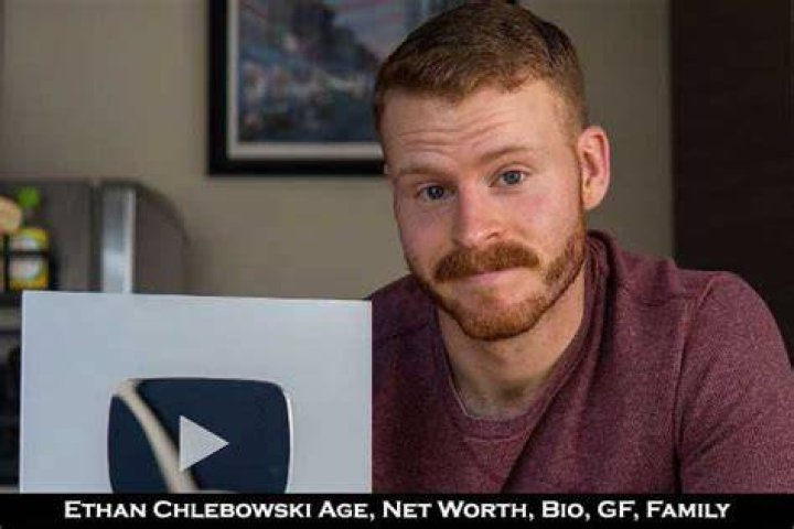 Ethan Chlebowski - Age, Family, Bio