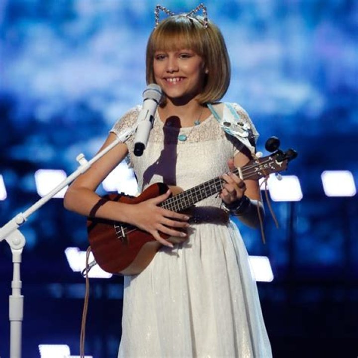 Grace VanderWaal photo 3