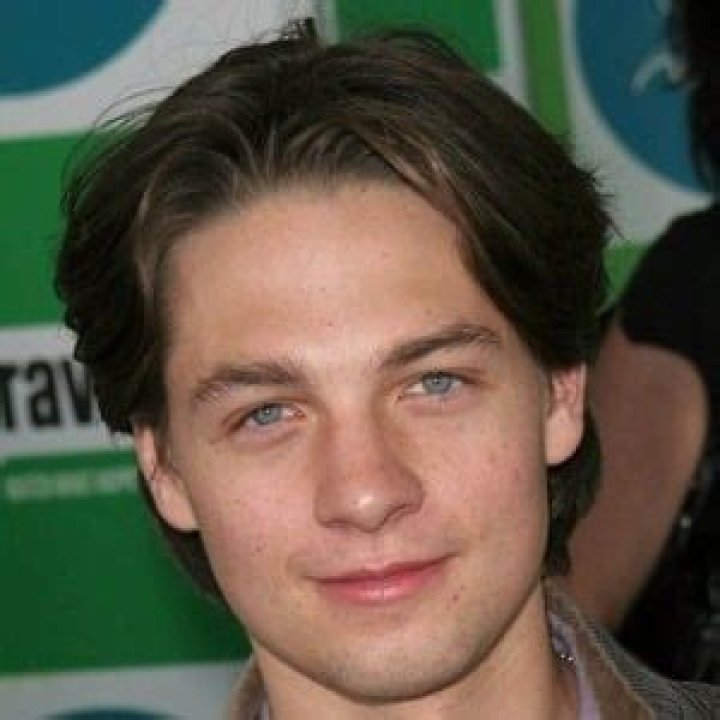 Gregory Smith - Age, Family, Bio