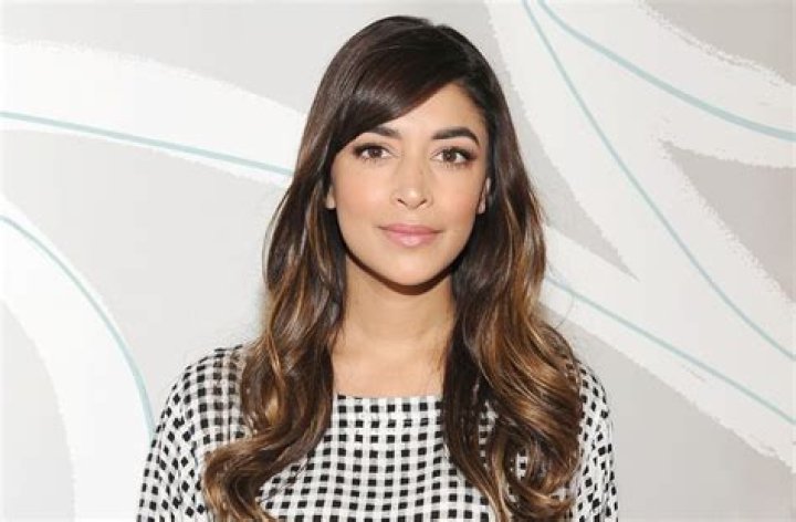 Hannah Simone - Age, Family, Bio