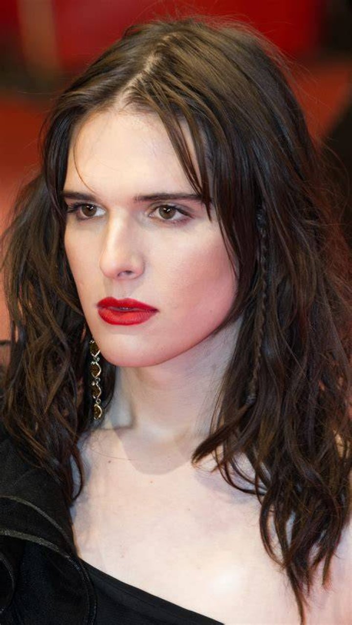 Hari Nef Bio (Wiki) 