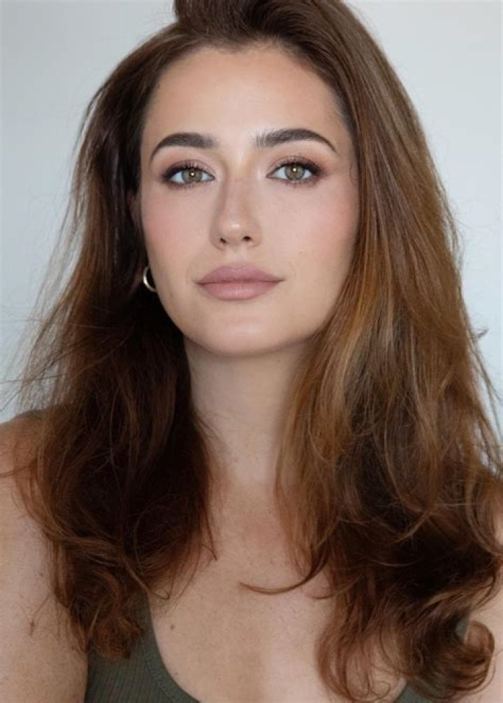 Holly Curran Bio (Wiki) 