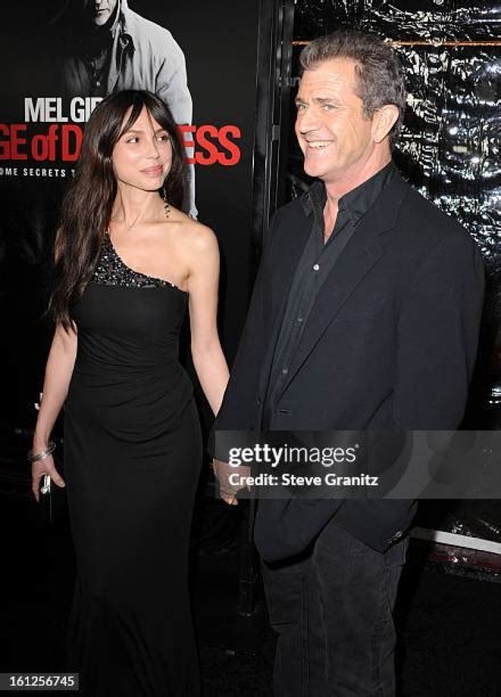 Premiere Of Warner Bros. The Edge Of Darkness - Arrivals HOLLYWOOD - JANUARY 26: Actor Mel Gibson and girlfriend Oksana Grigorieva, musician arrives at the Premiere Of Warner Bros. 'The Edge Of Darkness' held at the Grauman's Chinese Theatre on January 26, 2010 in Hollywood, California. (Photo by Frazer Harrison/Getty Images)