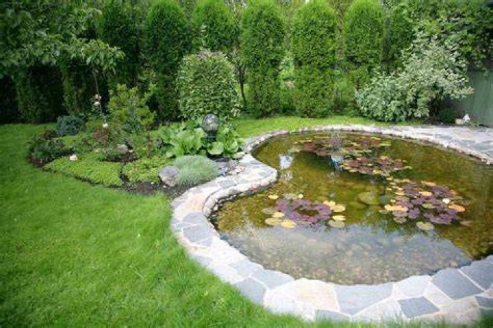 How much does it cost to build a 10 acre pond?