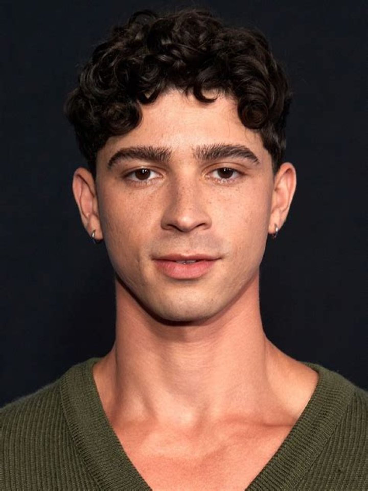 Isaac Powell Bio (Wiki) 