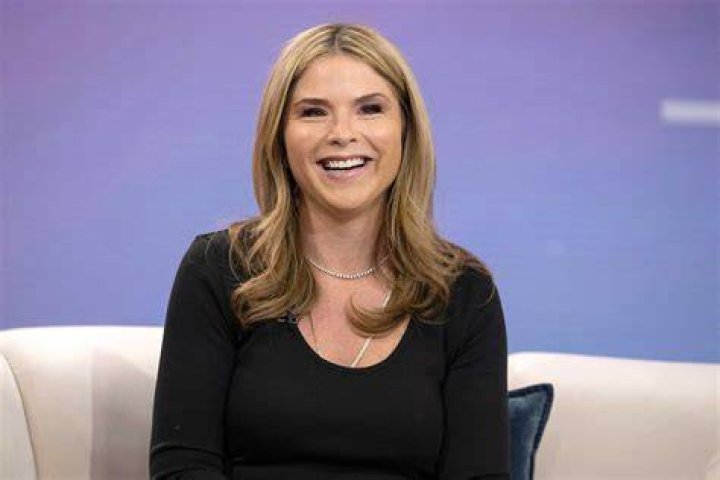 Jenna Bush Hager's two cats Hollywood and Mango spooning