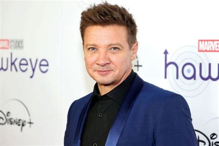 Thankful for the Love and Support! Marvel Actor Jeremy Renner Posts a Selfie from Hospital Bed for His Well Wishers! Jeremy Renner