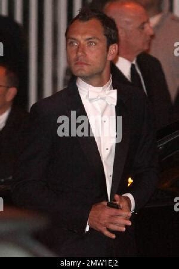 Jude Law Presented The Award to His Friend Kate Wislet At the London Critics' Circle Film Awards. Jude Law Presented The Award to His Friend Kate Wislet At the London Critics' Circle Film Awards.