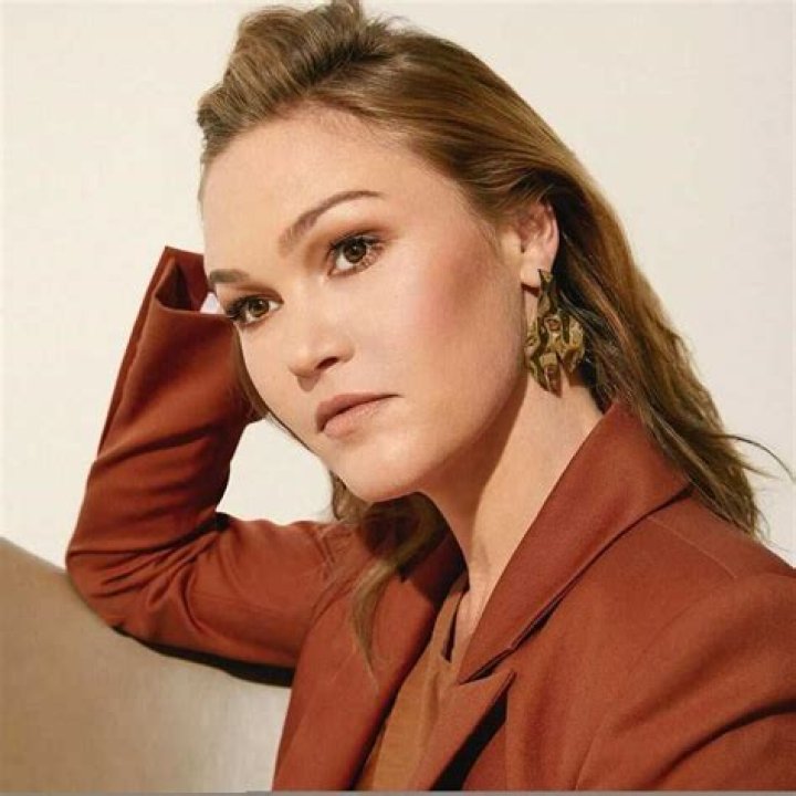 Julia Stiles Bio (Wiki) 