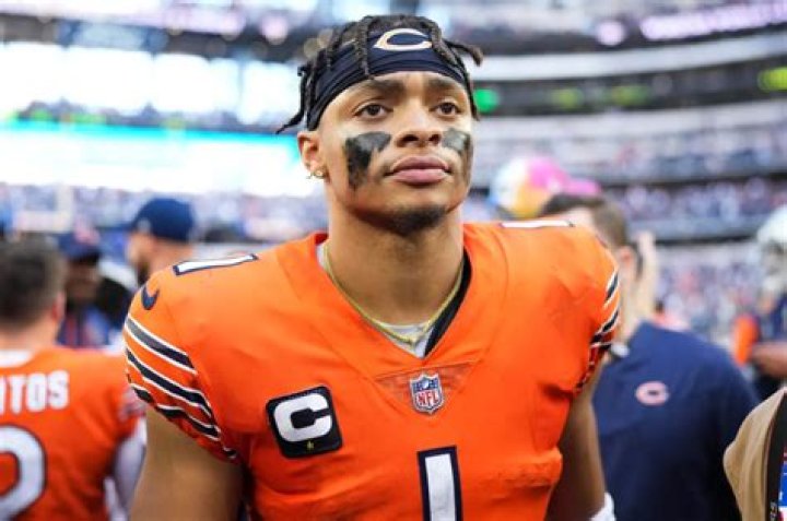 Justin Fields‏ - Age, Family, Bio