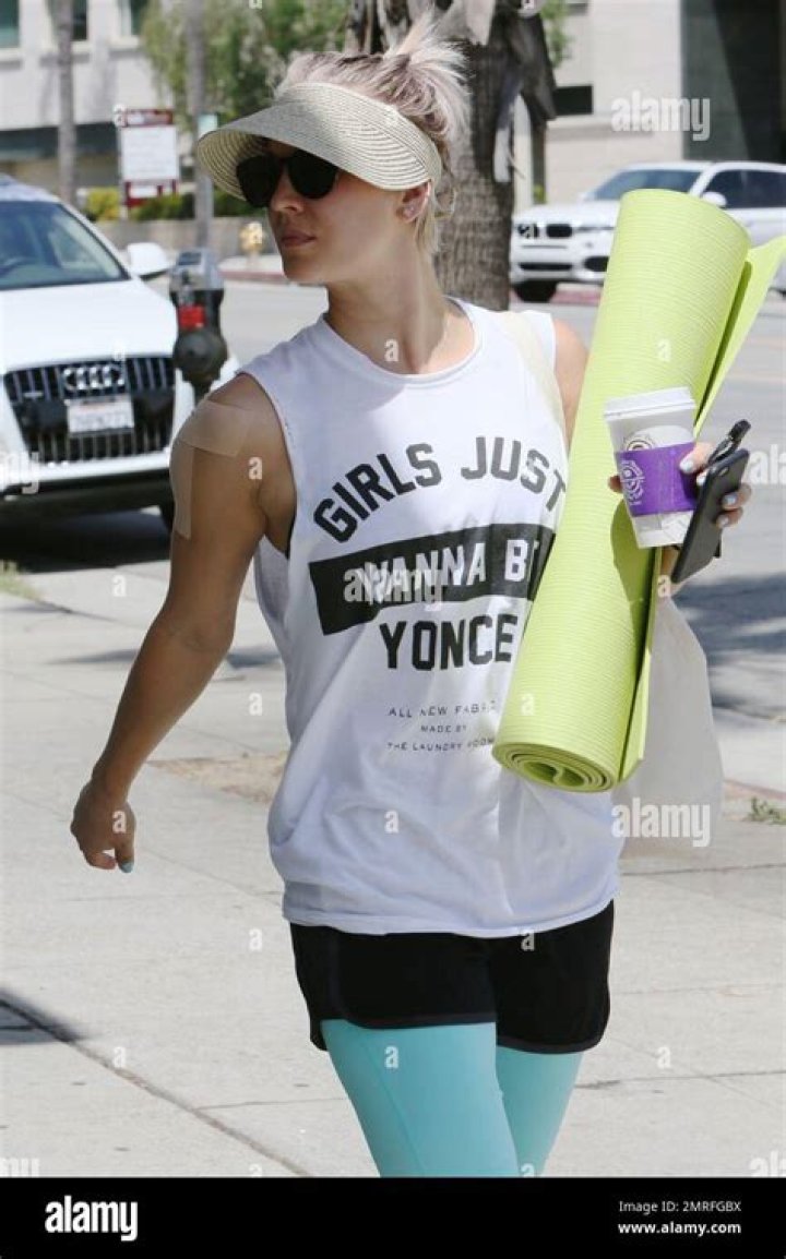 Kaley Cuoco Attends A Yoga Class In Studio City