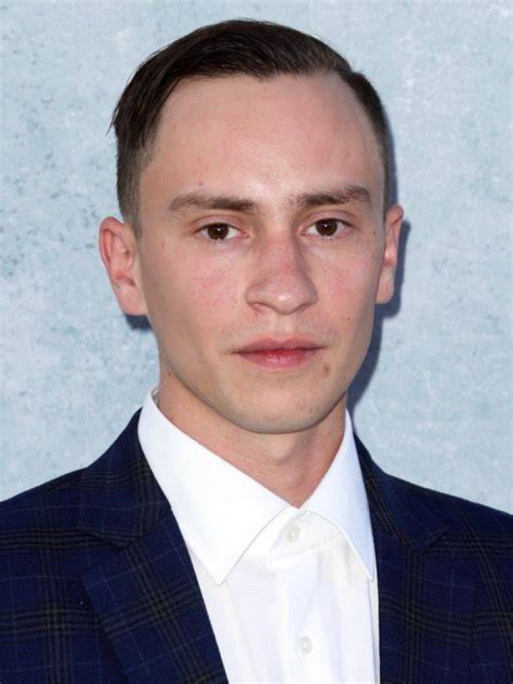Keir Gilchrist Bio (Wiki) 