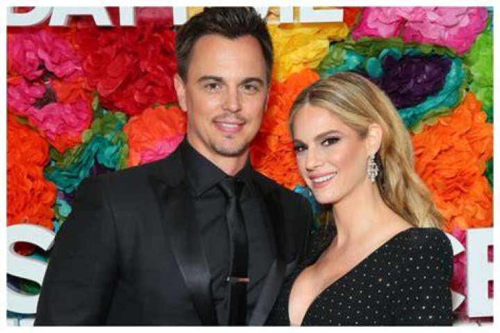 Darin Brooks turned his girlfriend into wife… Read more to know his stylish wedding!!! Kelly Kruger with bridesmaid