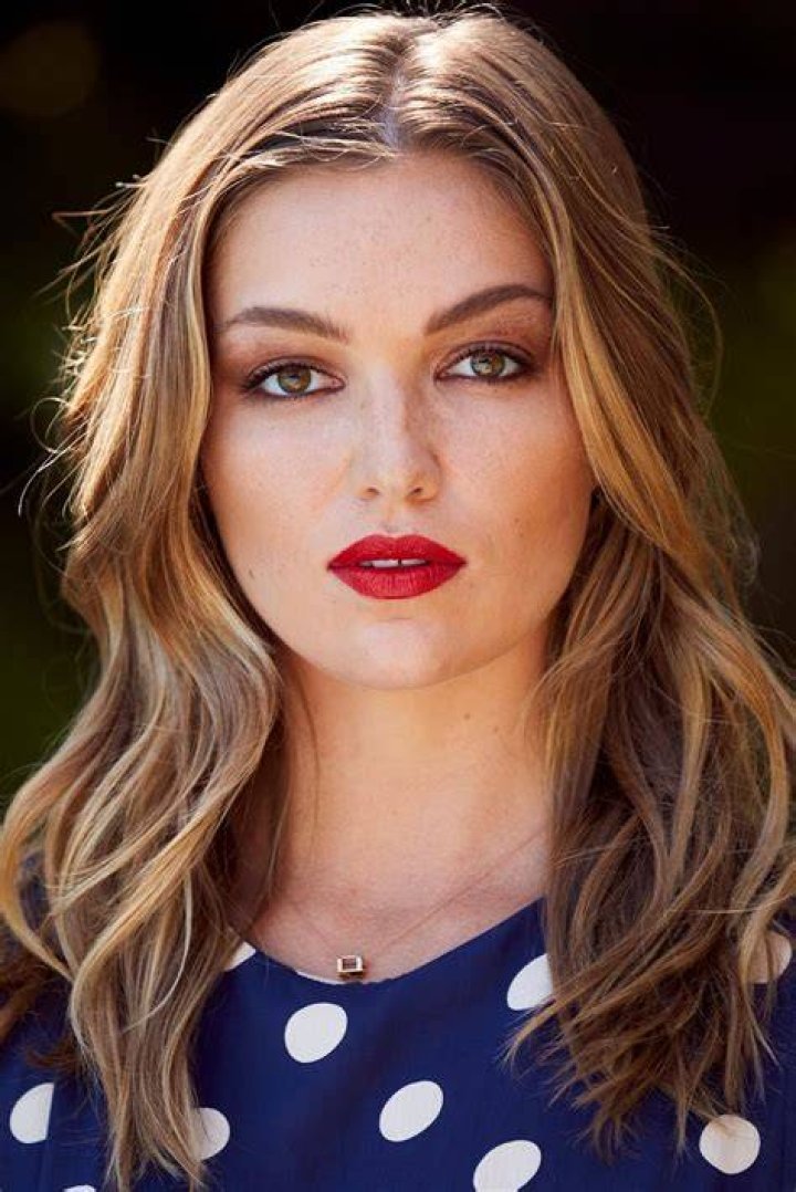 Lili Simmons Bio (Wiki) 