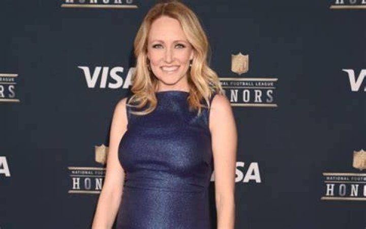 Lindsay Rhodes Bio (Wiki) 