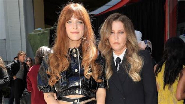 Lisa Marie Presley captured in the streets in her car, Chevrolet Tahoe.