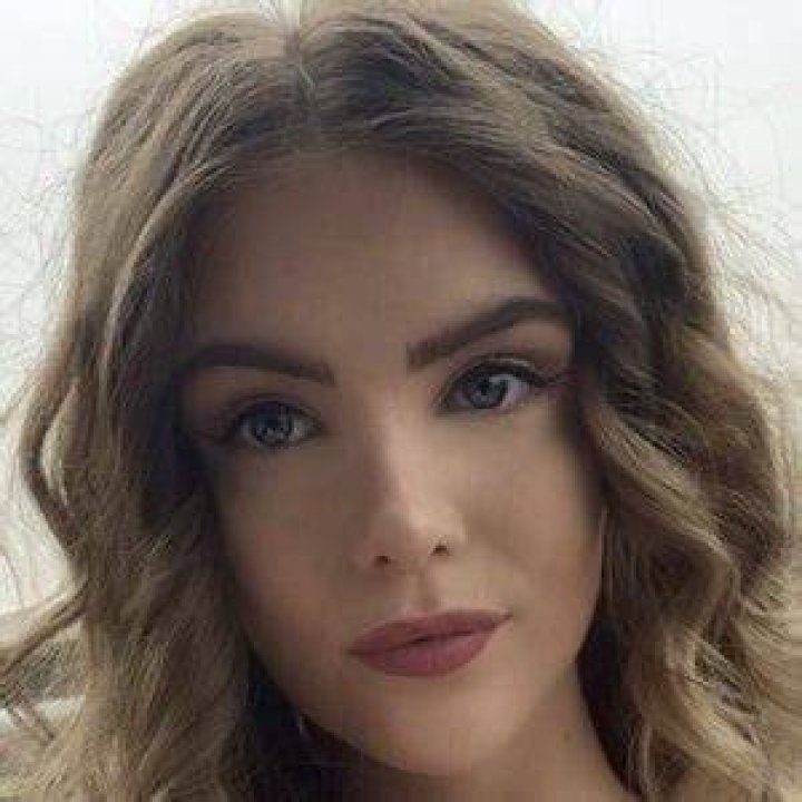 loeya - Age, Family, Bio