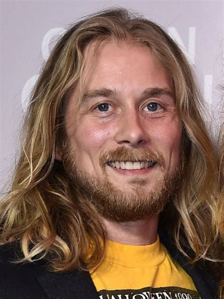 Lou Taylor Pucci photo