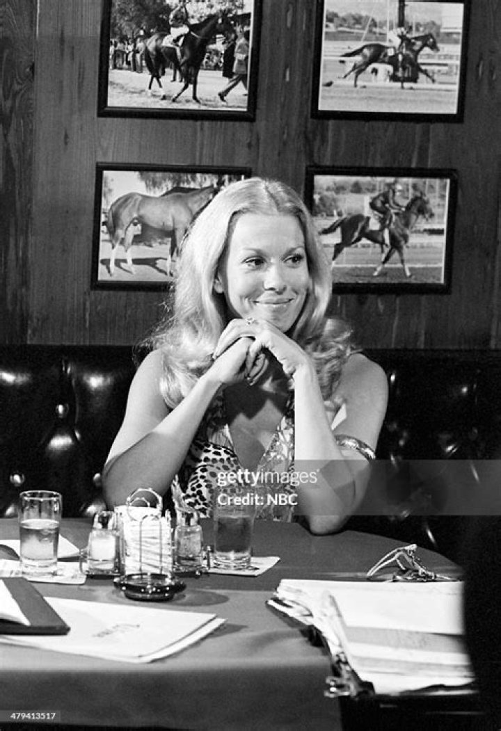 Lynette Mettey as Carol in her TV show.
