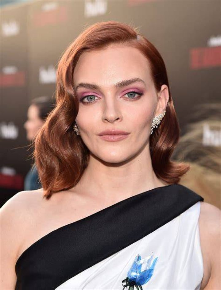 Madeline Brewer photo 2