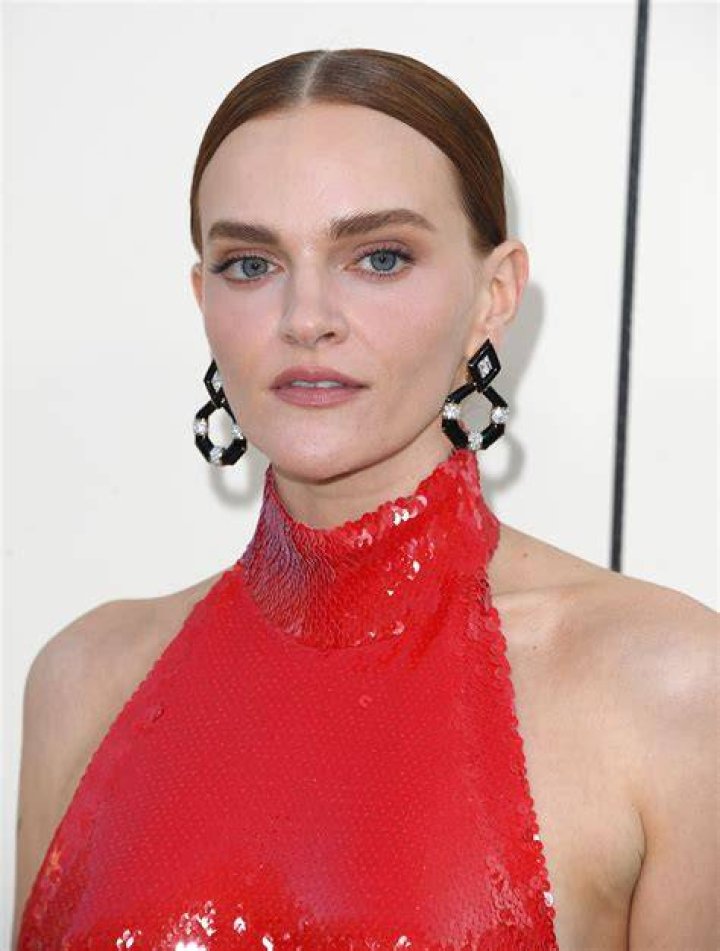 Madeline Brewer photo