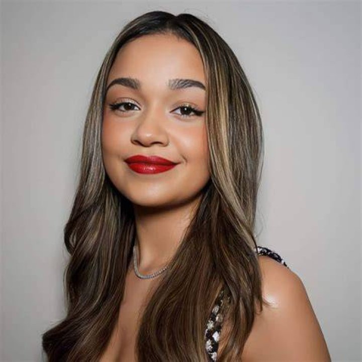 Madison Bailey - Age, Family, Bio