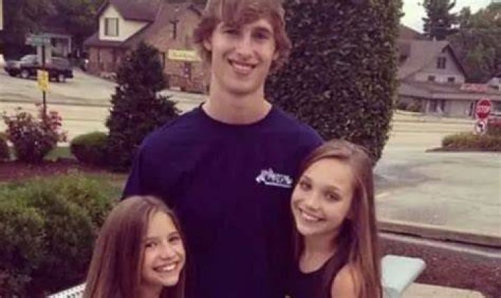 Matthew Gisoni's stepsisters, Maddie and Mackenzie Ziegler with their mother Melissa Gisoni, and stepfather Greg Gisoni.