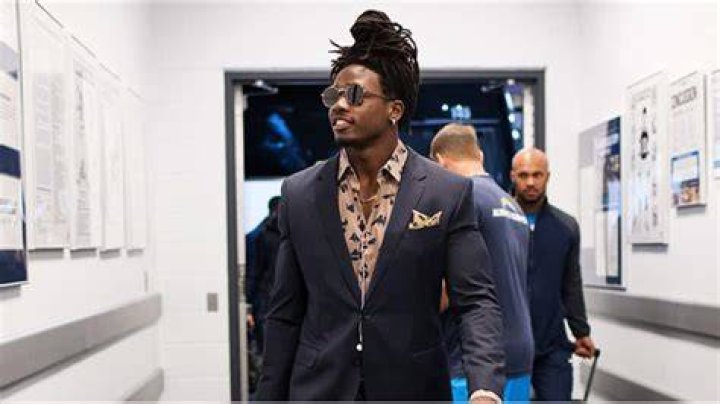 Melvin flaunting himself in designer suit