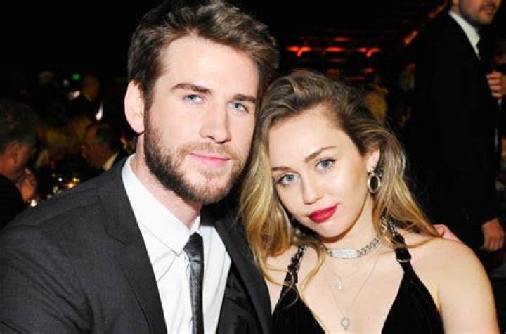 Another Split up! celebrity couple Miley Cyrus and Liam Hemsworth quit their marriage? Miley Cyrus and Liam Hemsworth
